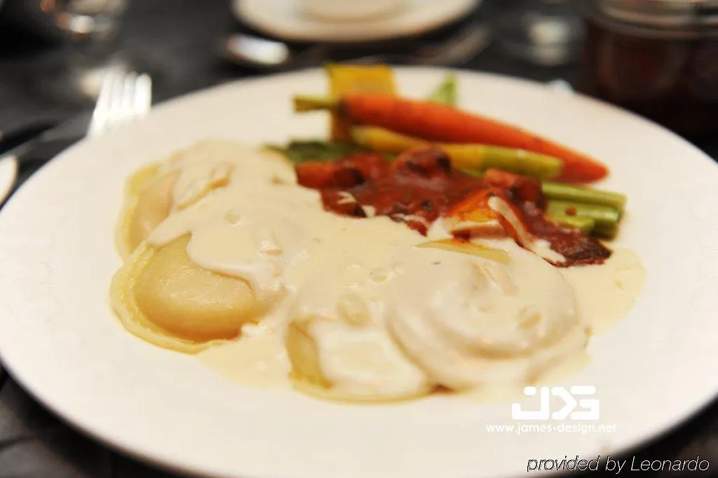 Delta Hotels By Marriott Edmonton Centre Suites