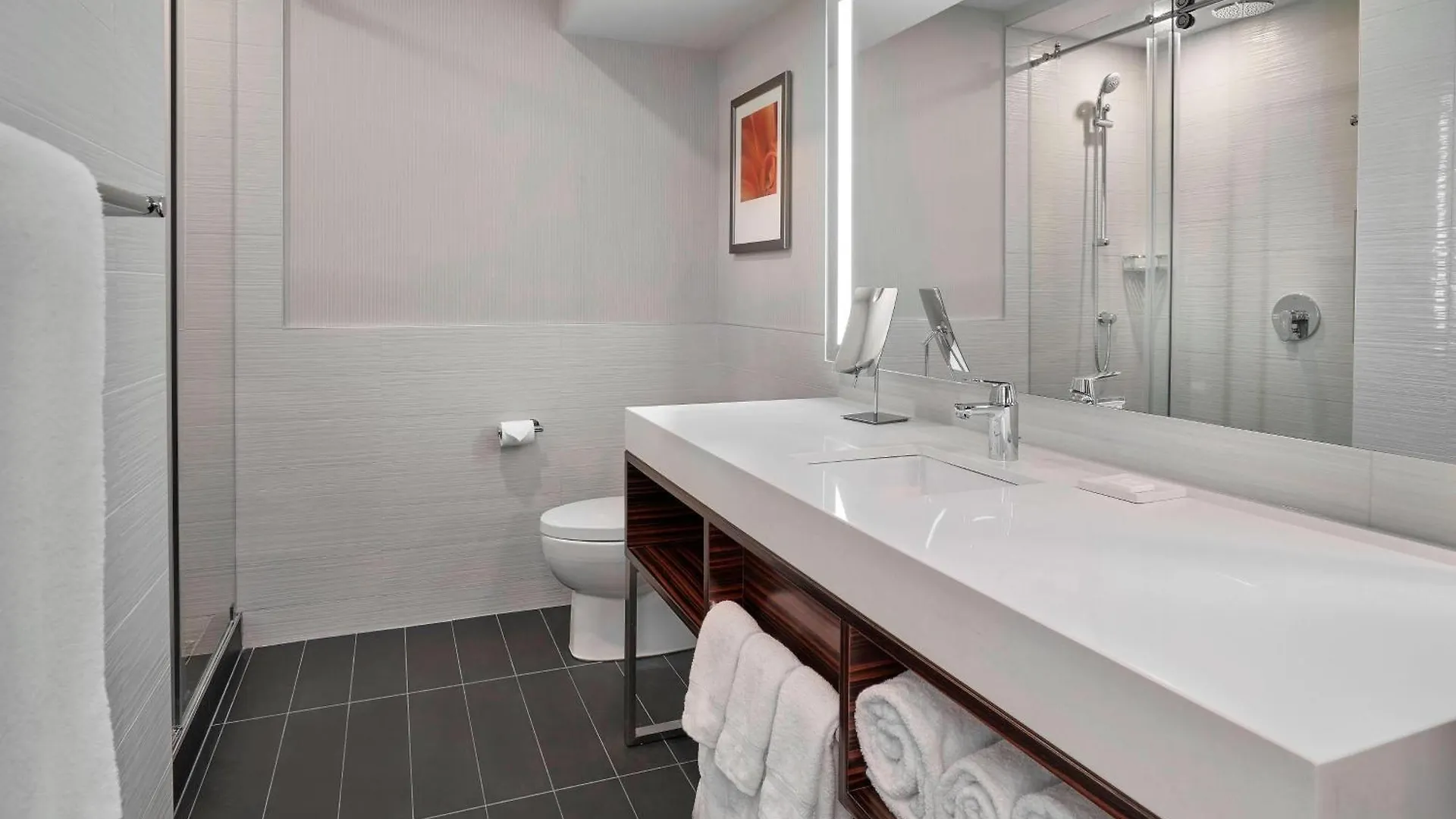 Delta Hotels By Marriott Edmonton Centre Suites