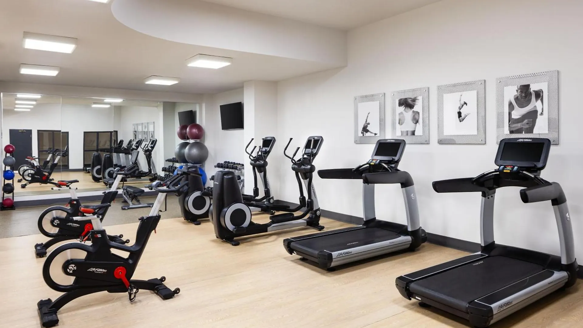 Delta Hotels By Marriott Edmonton Centre Suites