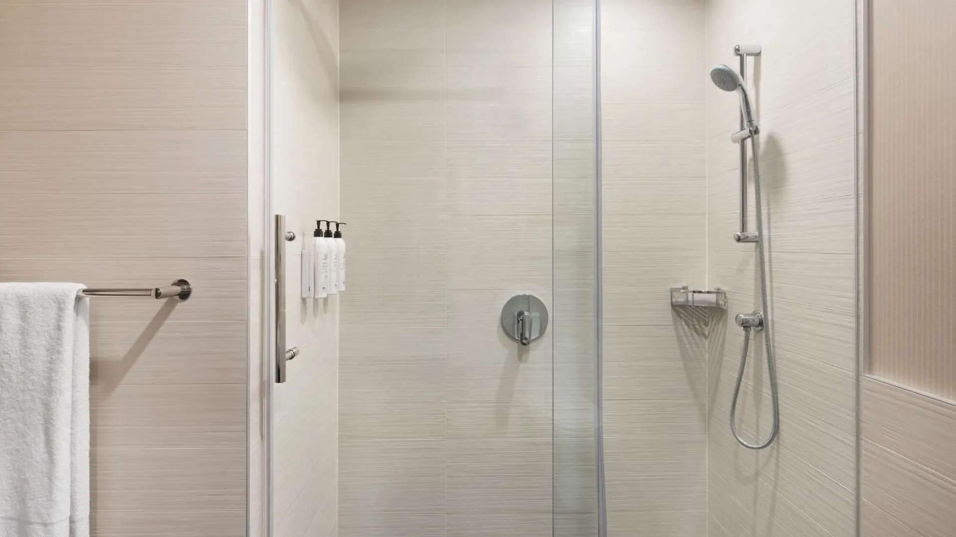 Delta Hotels By Marriott Edmonton Centre Suites 4*,  Canada