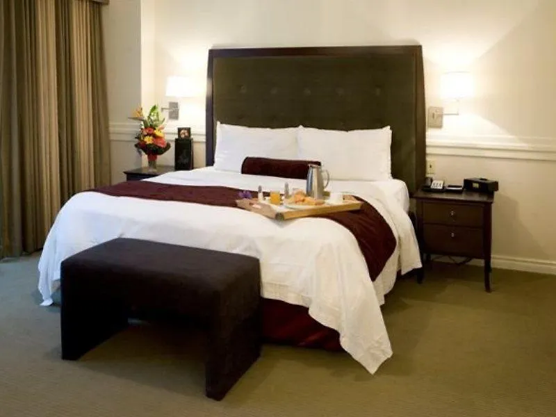 Delta Hotels By Marriott Edmonton Centre Suites 4*,