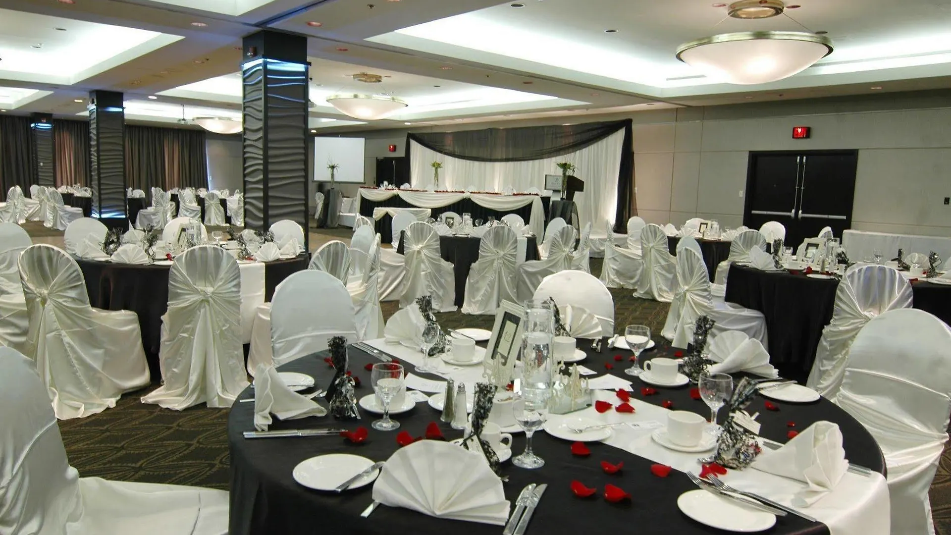 Delta Hotels By Marriott Edmonton Centre Suites